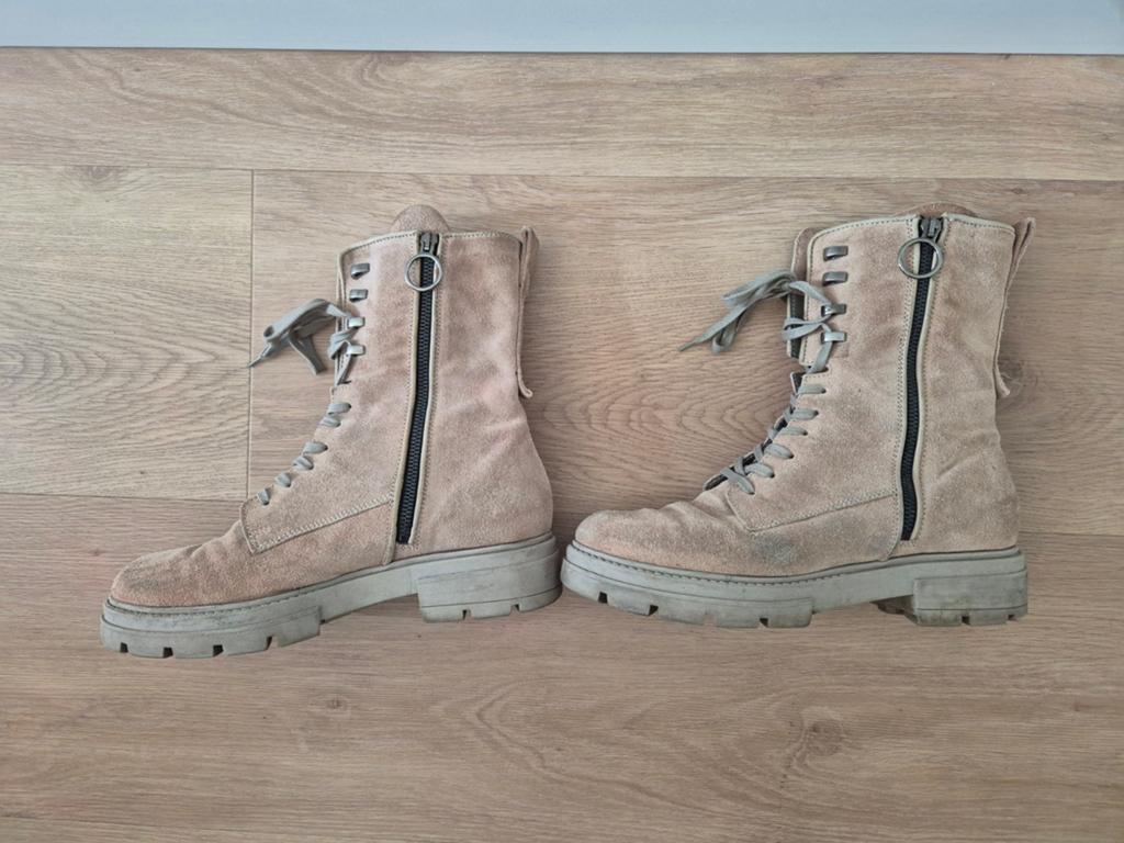 Veterboots beige suède met grove zool en ritssluiting, Kleding | Dames, Schoenen, Beige, Lage of Enkellaarzen, Ophalen of Verzenden