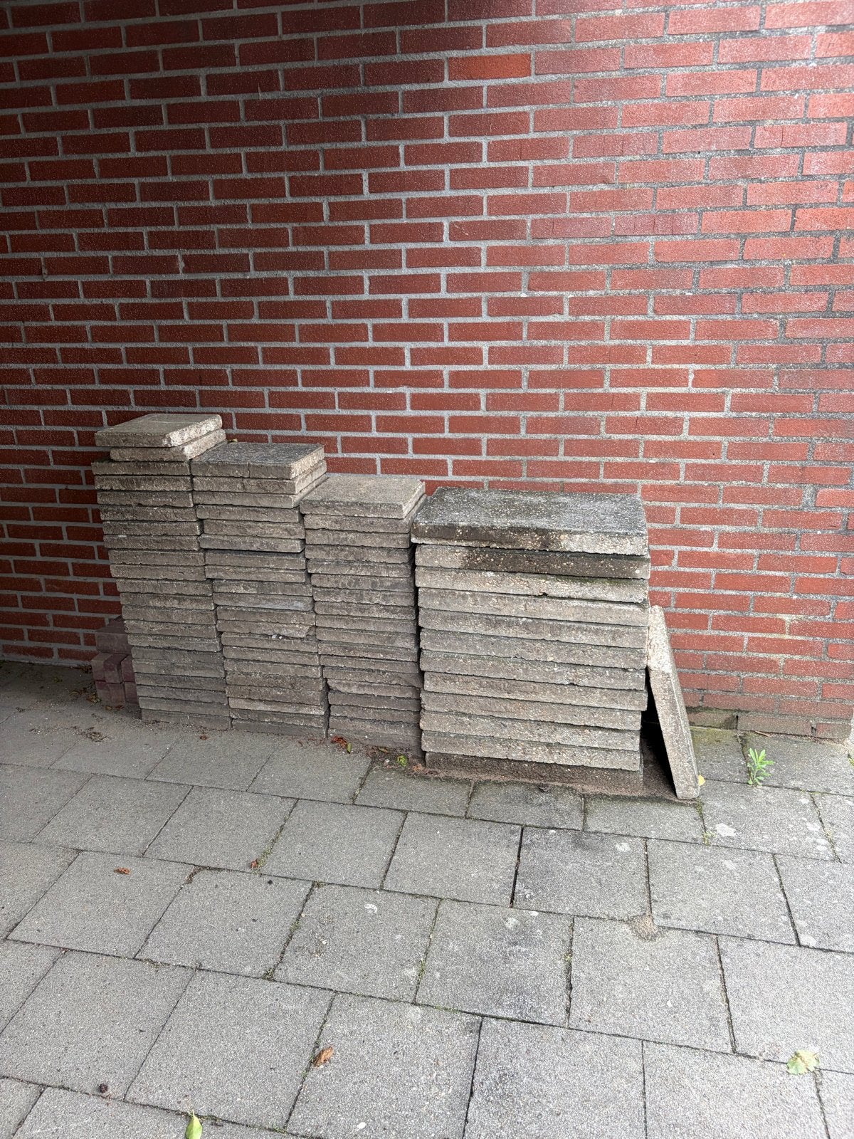 Gratis afhalen: Gebruikte terrastegels, Gebruikt, Beton, Terrastegels, 5 tot 10 m²