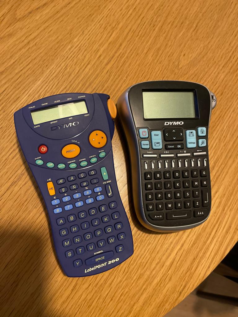 Twee Dymo labelprinters (zonder opladers), Computers en Software, Labelprinters, Verzenden, Niet werkend, Qwerty, Tape-label