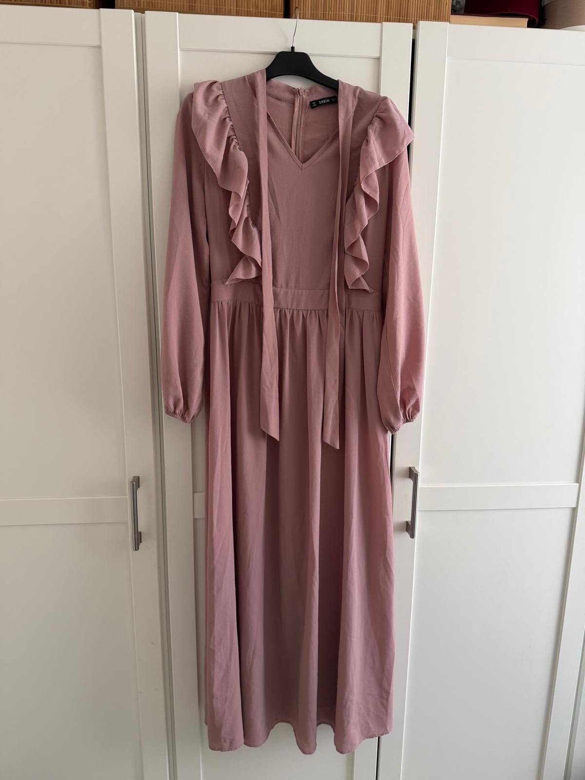 Roze maxi jurk met ruches en strik - Shein, maat S, Kleding | Dames, Ophalen of Verzenden, SHEIN, Roze, Maat 36 (S)