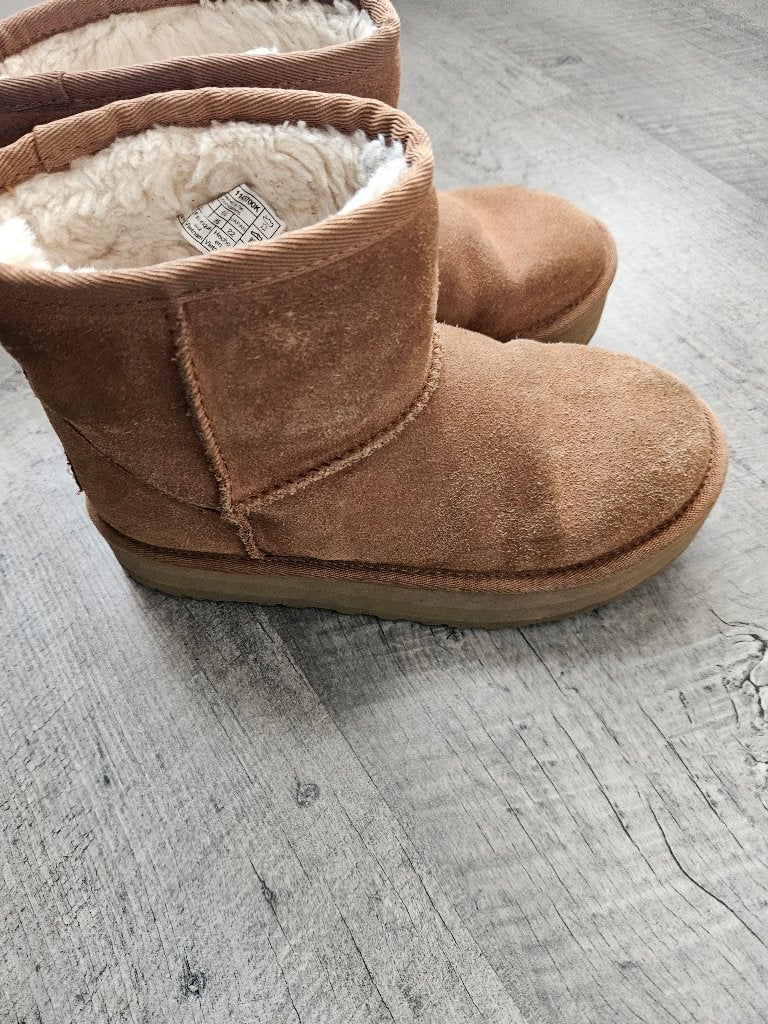 Uggs maat 35 UGG KIDS' CLASSIC MINI PLATFORM, UGG, Bruin, Ophalen of Verzenden, Gedragen