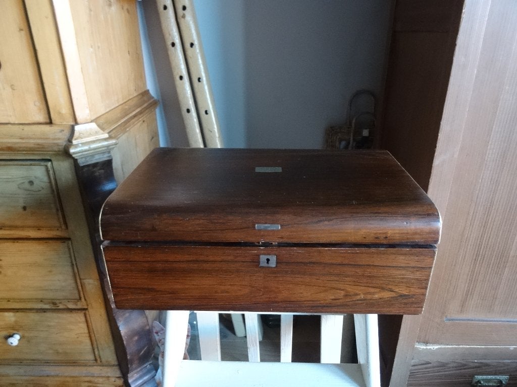 Antieke oude houten schrijfkist met zilveren kroontjespen, Ophalen