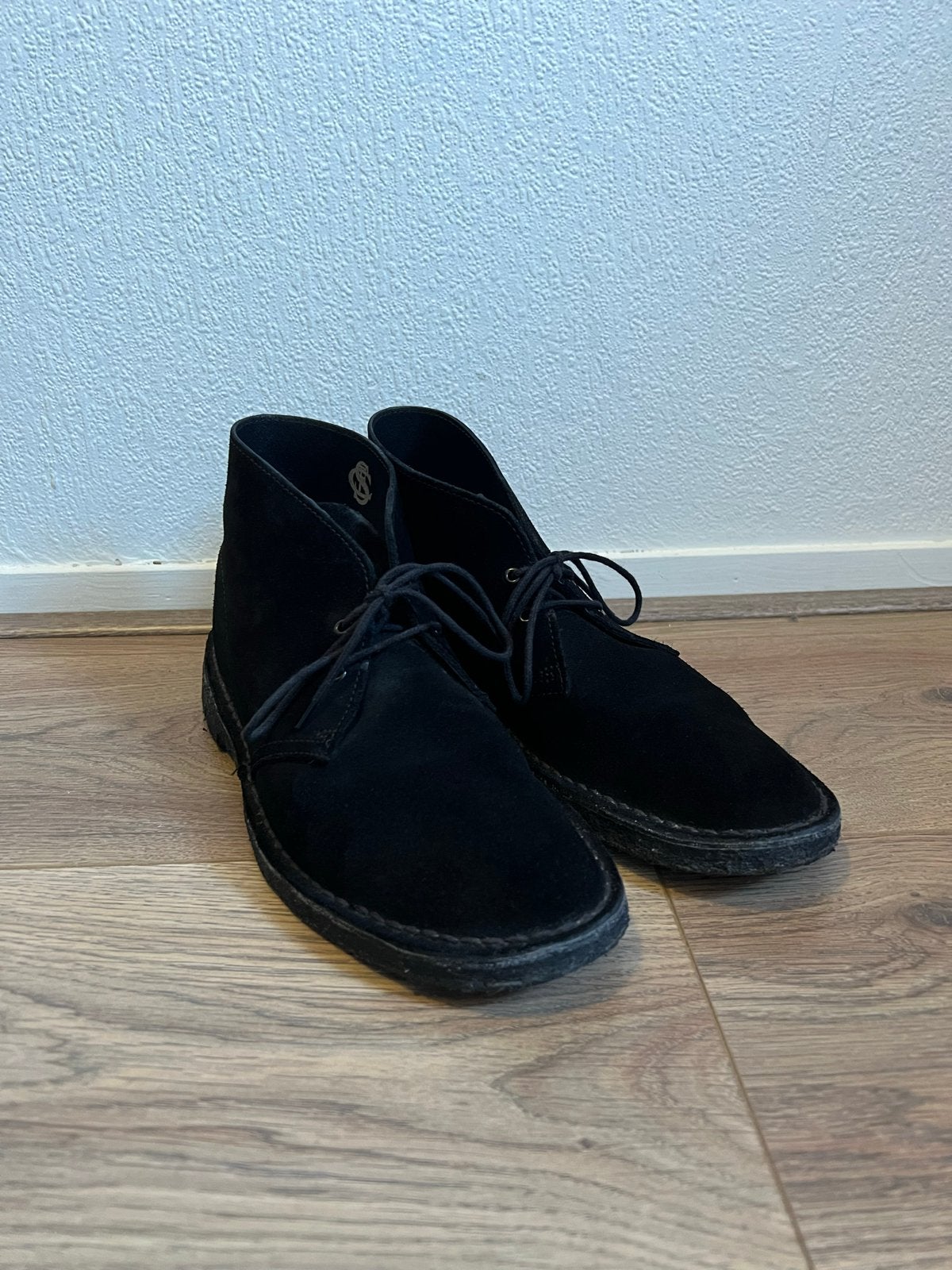 Clarks Desert Boot Zwart Suède Maat 41 Heren, Kleding | Heren, Zwart, Boots, Ophalen of Verzenden, Gedragen