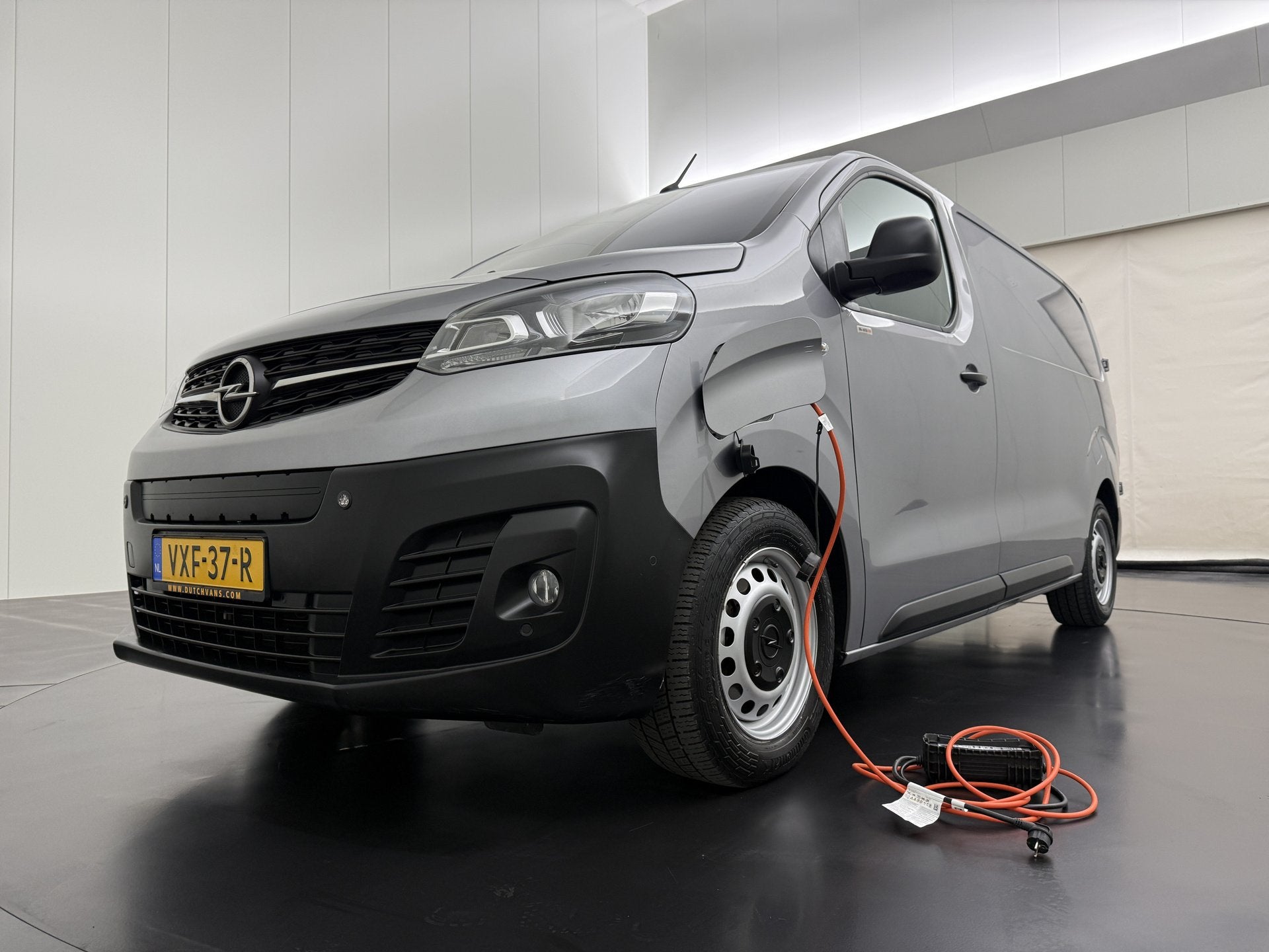 Opel Vivaro Lang 75 kWh | Elektrisch | Navigatie | Camera |, Auto's, Dealer onderhouden, Gebruikt, Zwart, Multifunctioneel stuurwiel
