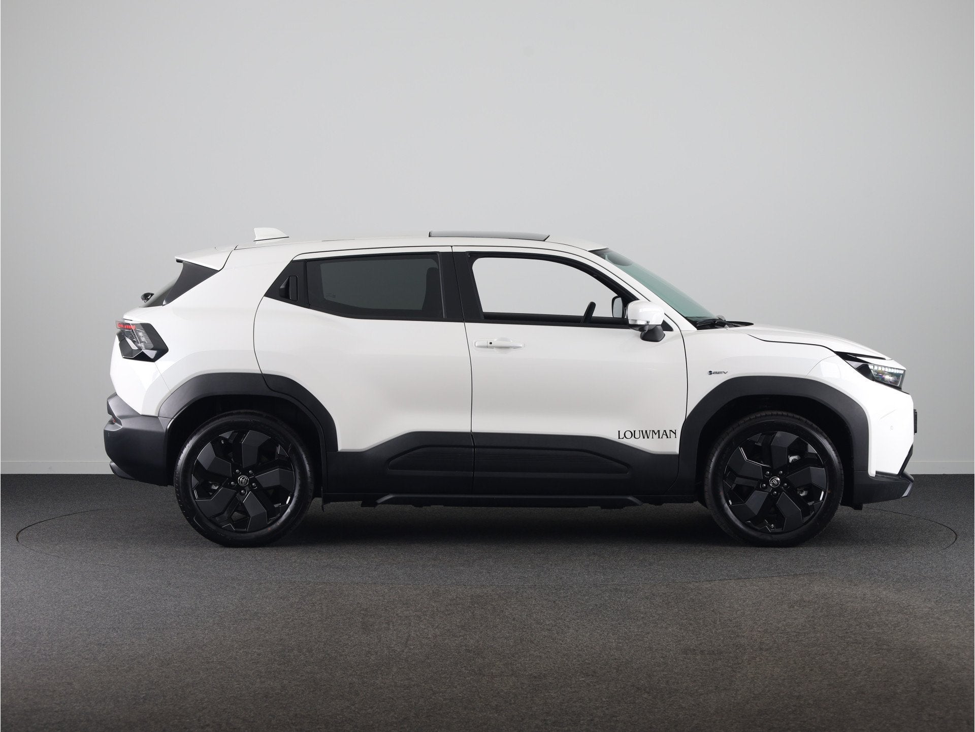 Toyota Urban Cruiser Executive 61 kWh *DEMO* | Panoramadak |, Stof, 44 min, Wit, Origineel Nederlands