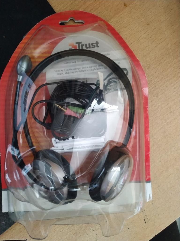 Trust headset, Computers en Software, Headsets, Volumeregelaar, Nieuw, Ophalen of Verzenden, Trust