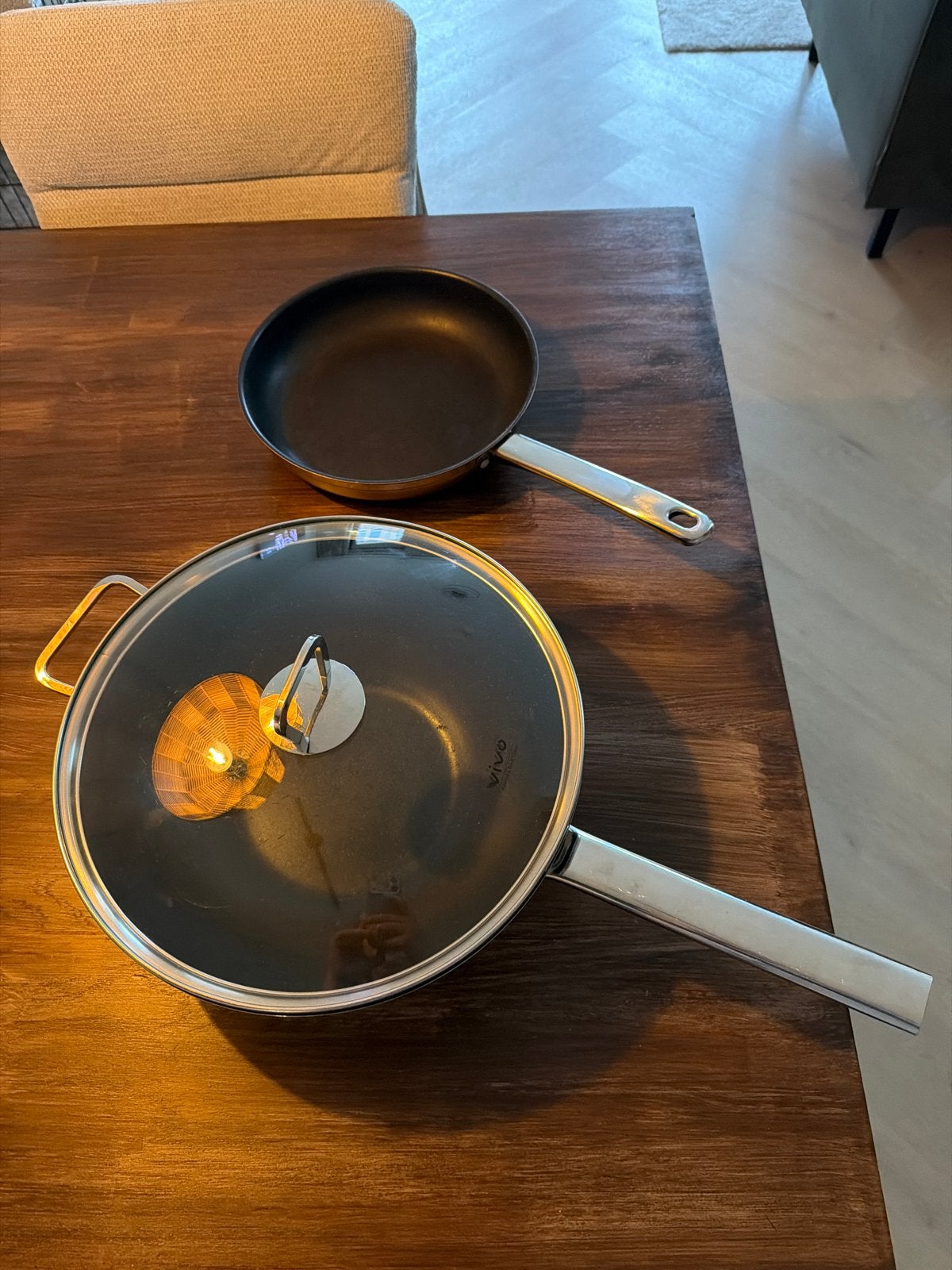 Gratis koekepan en wokpan, Huis en Inrichting, Keuken | Potten en Pannen, Ophalen, Gebruikt, Koekenpan of Braadpan