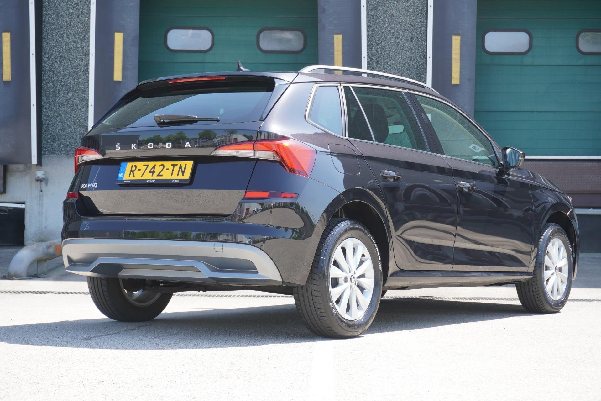 Skoda Kamiq 1.0 TSI 110pk Ambition | DAB+ | SmartLink | LED, Auto's, 12 maanden, Stof, Gebruikt, 620 kg