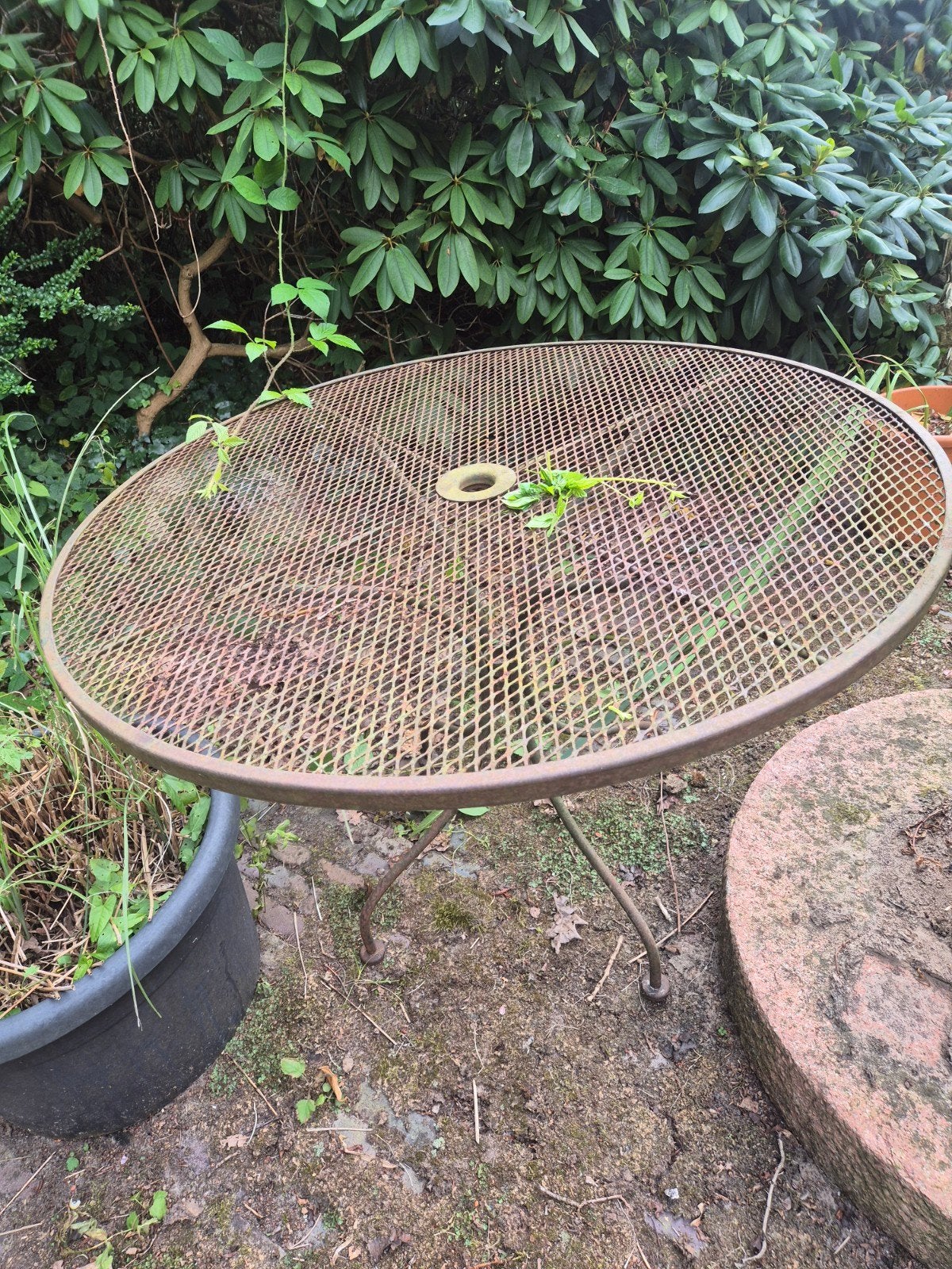 Antieke tuintafel tafel tuin / terras
 Gevlochten ijzer blad, Ophalen, Gebruikt, Rond, Metaal