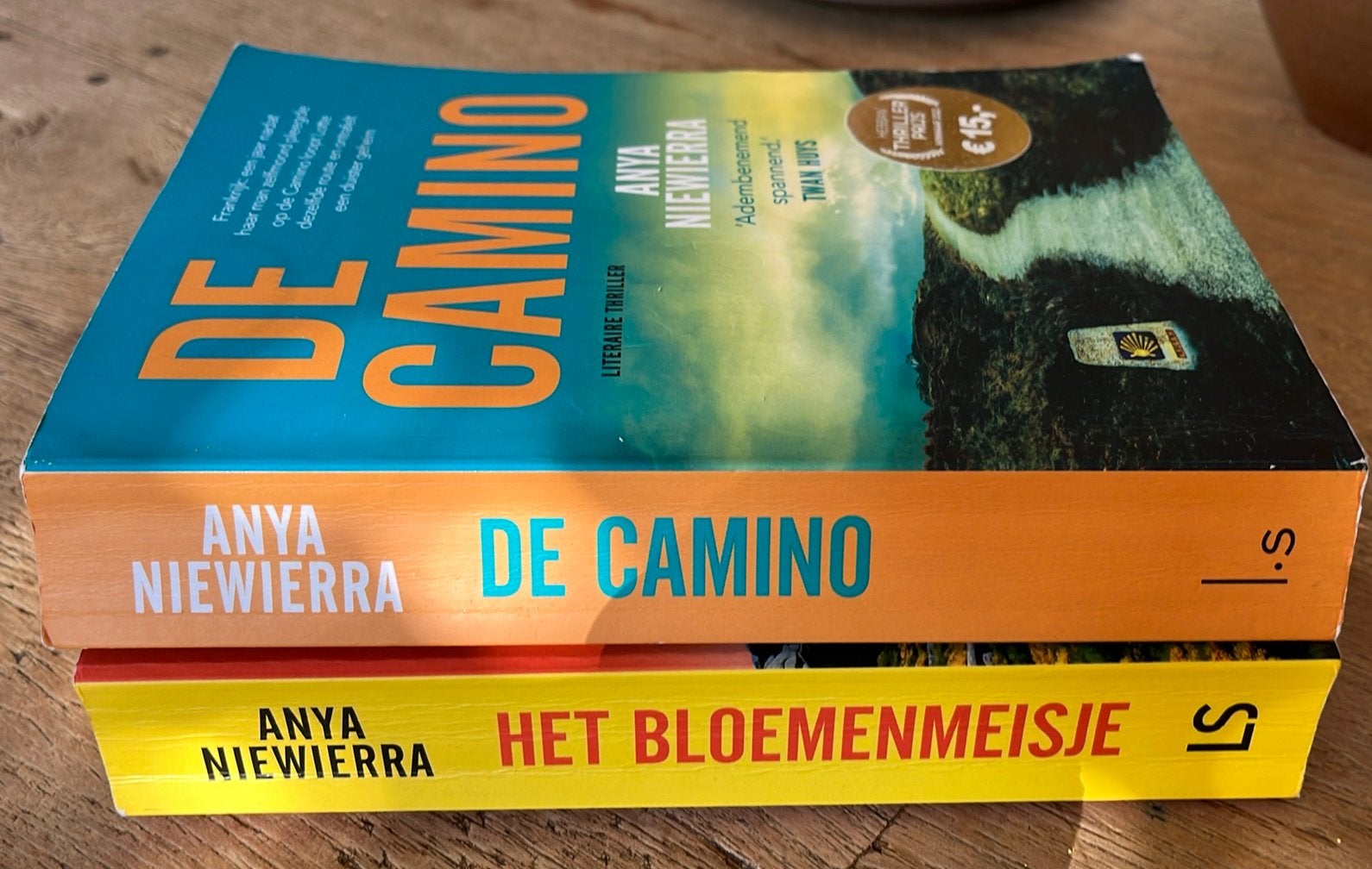2 boeken Anya Niewierra, Ophalen, Gelezen