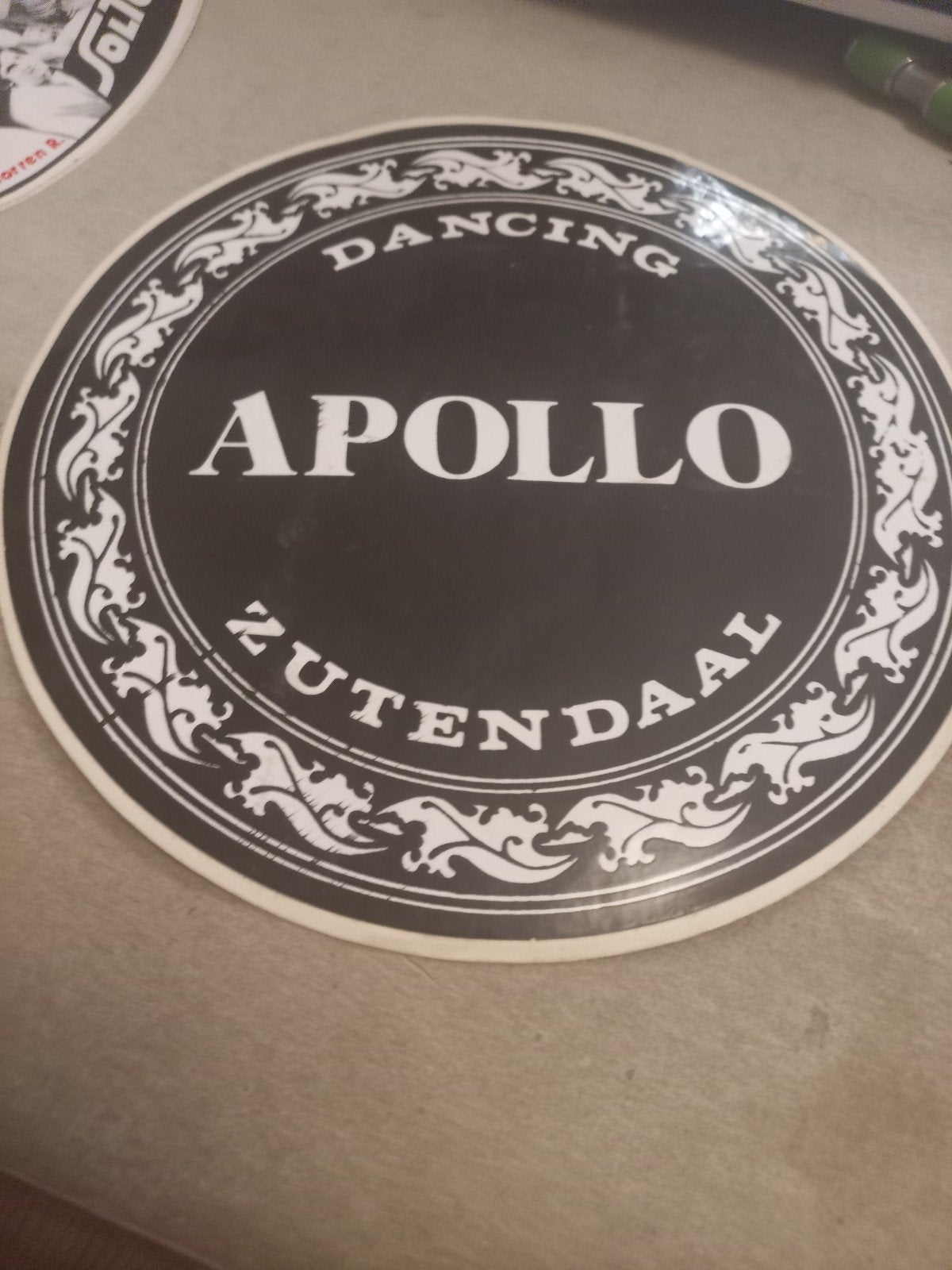 Vintage reclamesticker Dancing Apollo Zutendaal, Ophalen of Verzenden, Gebruikt