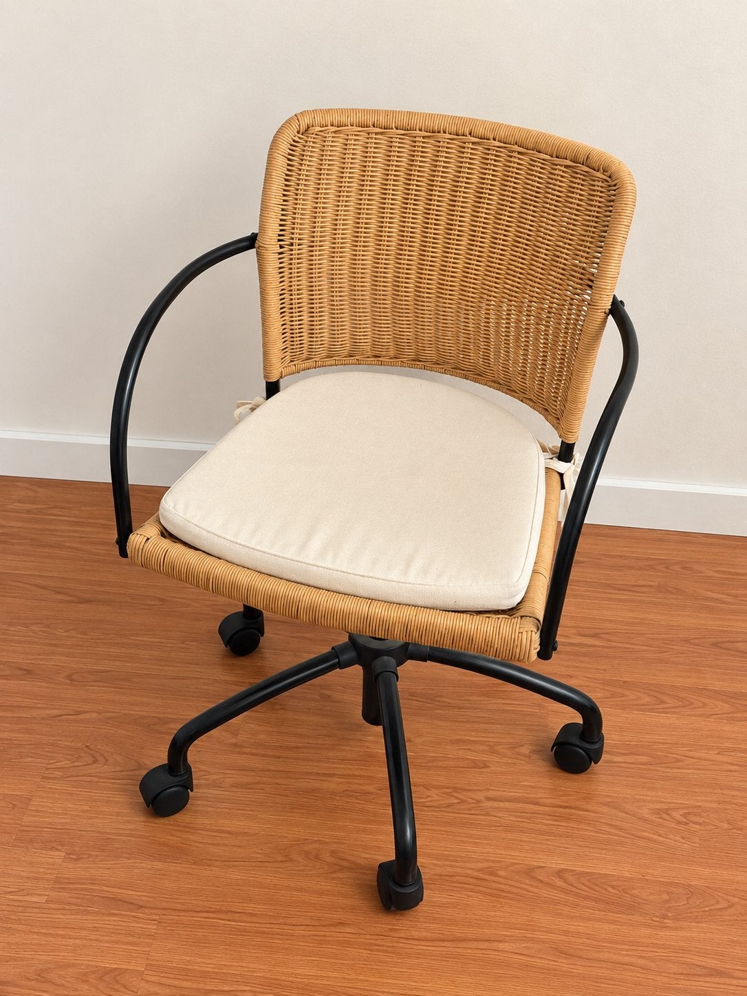 IKEA GREGOR Rotan Bureaustoel (Rattan Swivel Chair), Ophalen of Verzenden, Zo goed als nieuw, Bruin, Bureaustoel