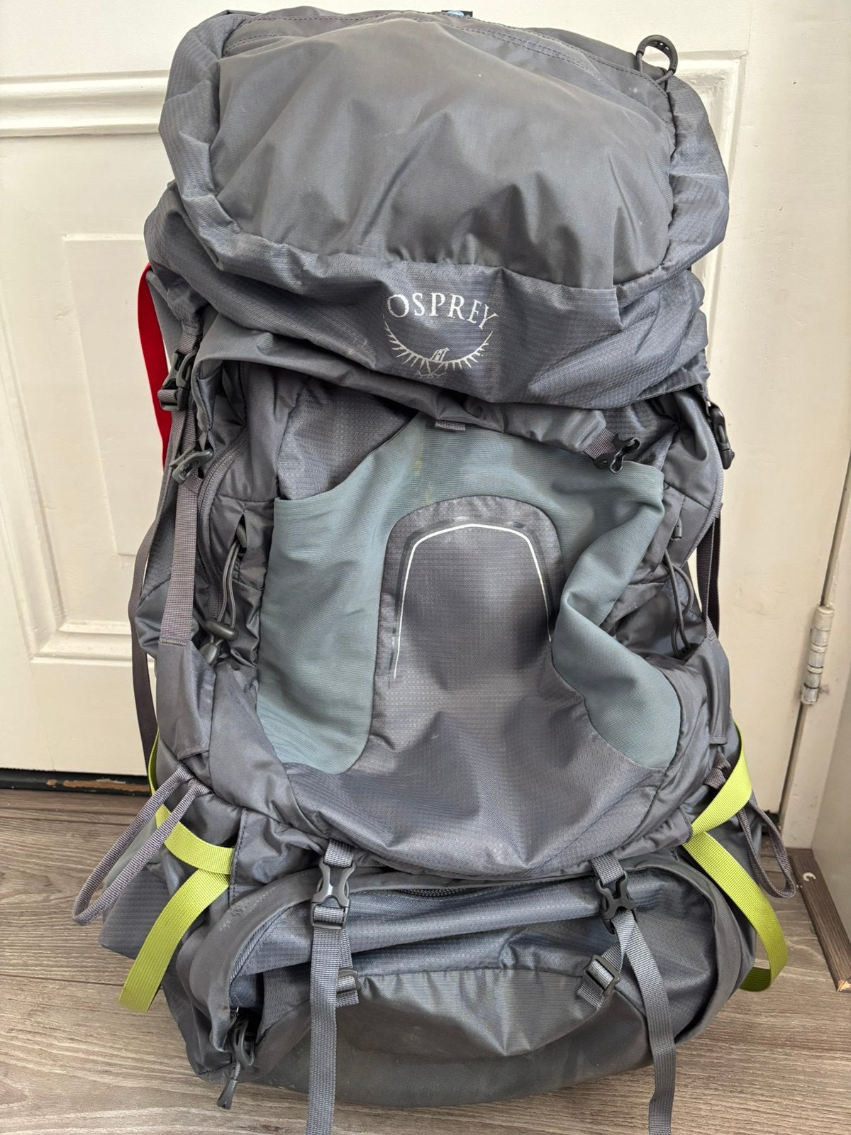 Osprey Atmos AG 65 L rugzak, Ophalen, Zo goed als nieuw, Grijs, 30 cm of meer