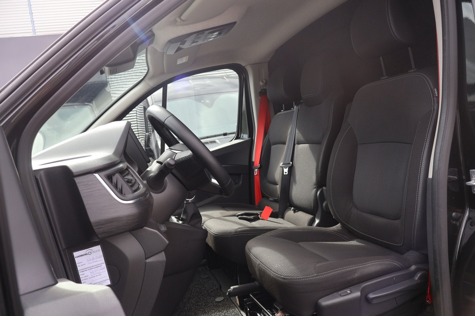 Renault Trafic 2.0 dCi 170pk L2 H1 Automaat Black Edition, Auto's, Stof, Gebruikt, Euro 6, 4 cilinders