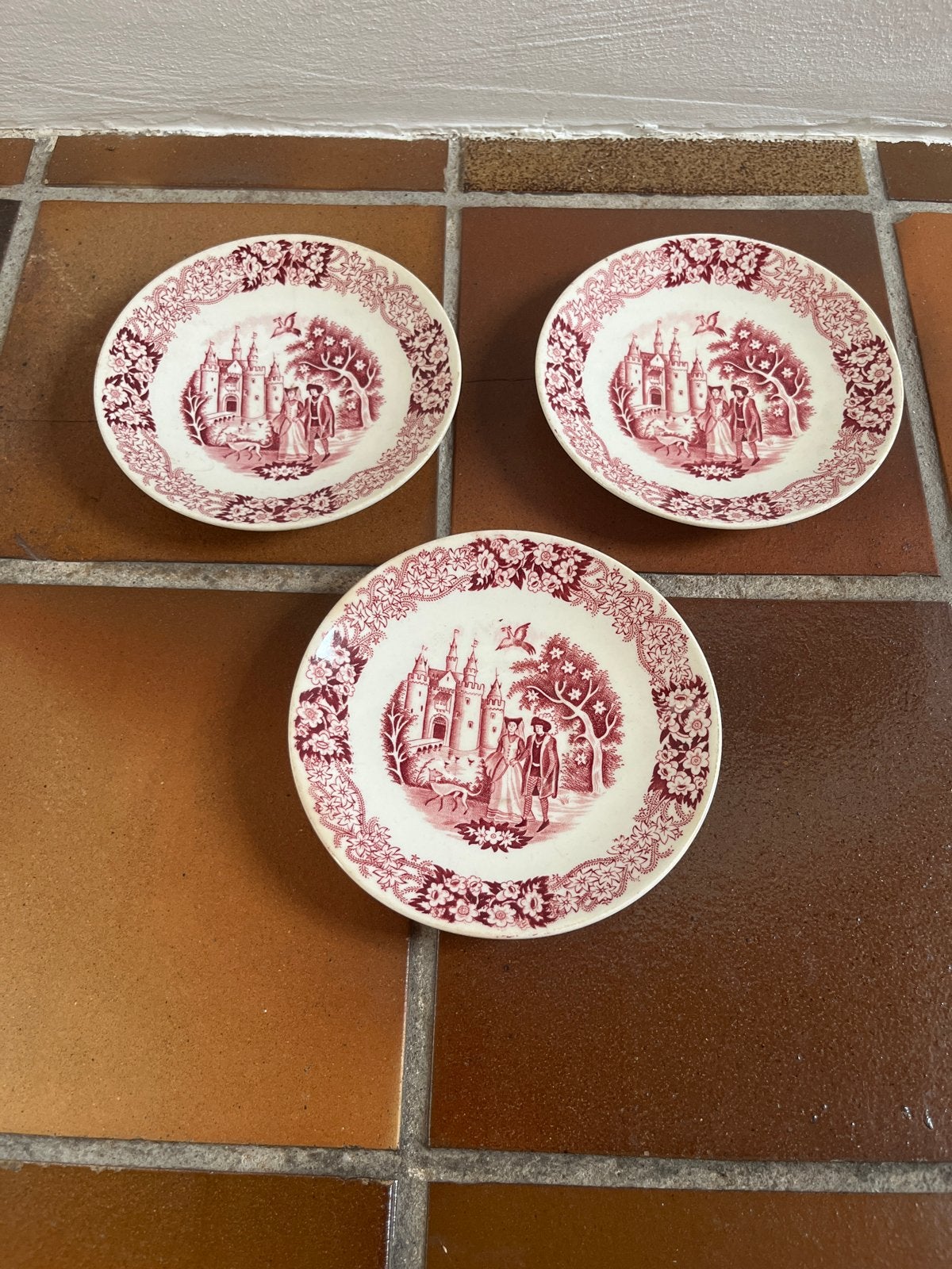 3 Antieke Petrus Regout Borden Richmond Rood – Maastricht, Ophalen