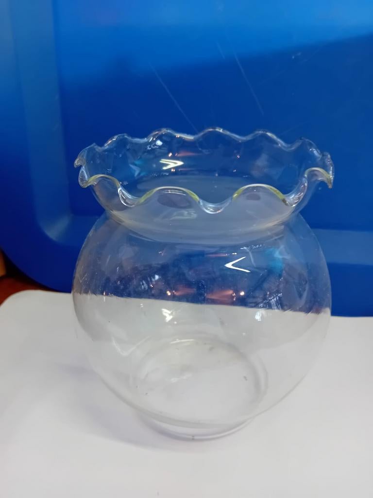 Vaas van dun glas., Huis en Inrichting, Woonaccessoires | Vazen, Ophalen of Verzenden, Zo goed als nieuw, Overige kleuren, Glas