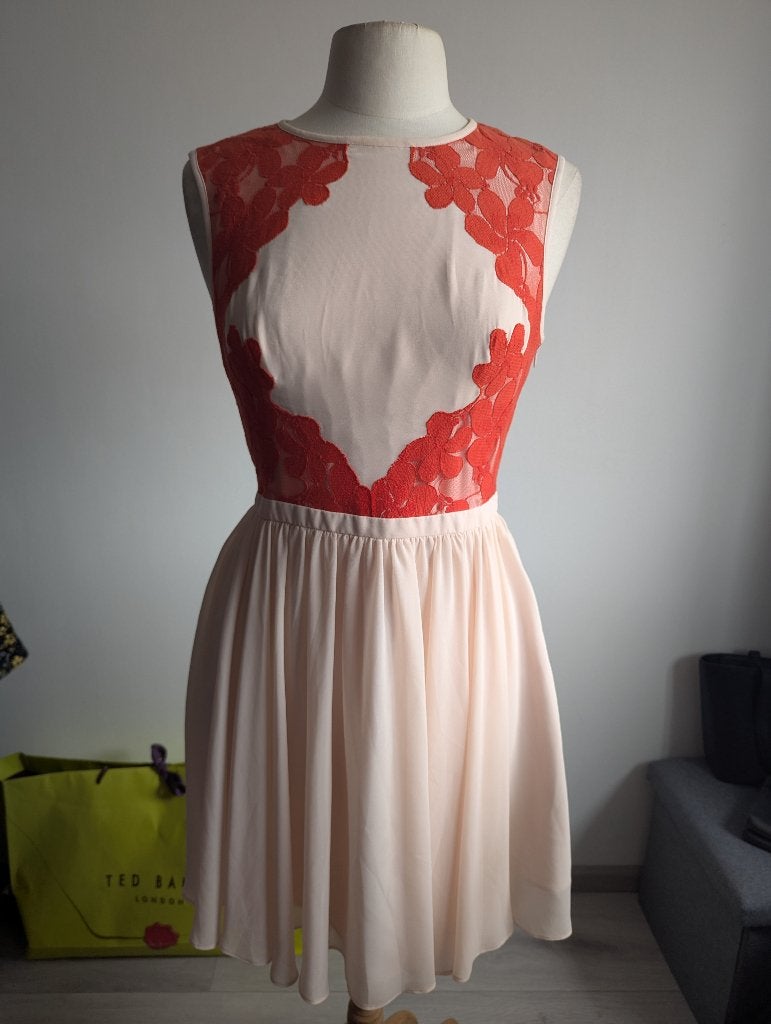 Ted Baker jurk met kanten details, maat 36/38, Kleding | Dames, Ophalen of Verzenden, Zo goed als nieuw, Roze, Maat 36 (S)