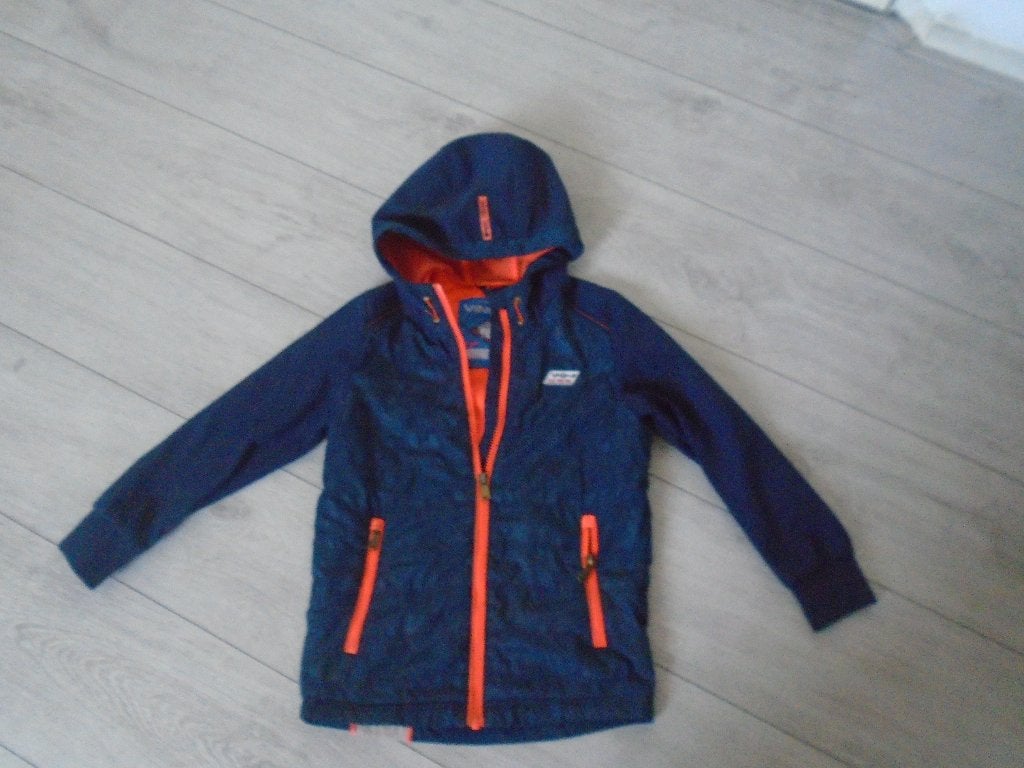 Vingino jongensjas - Blauw met oranje accenten maat 8- 128, Gebruikt, Verzenden, Vingino, Jongen