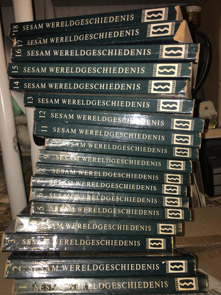 Sesam Wereldgeschiedenis - 18 pocketboeken voor €10,00, Boeken, Ophalen of Verzenden, Zo goed als nieuw, Europa