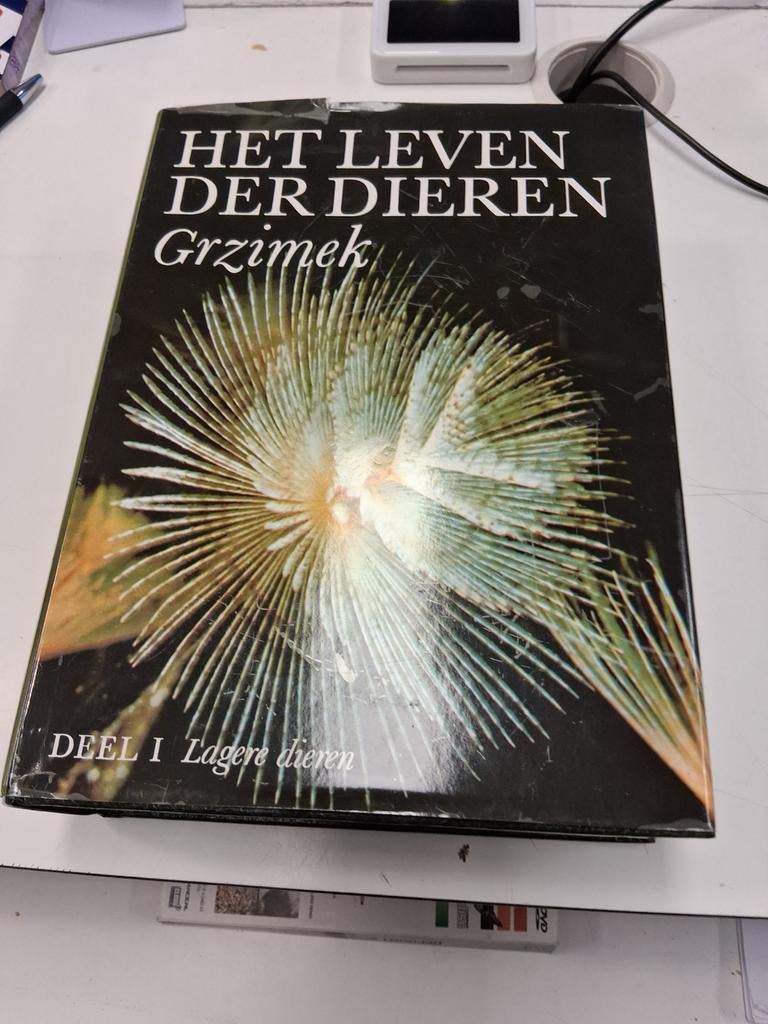 Het Leven der Dieren Grzimek - Deel 1 Lagere Dieren, Ophalen of Verzenden