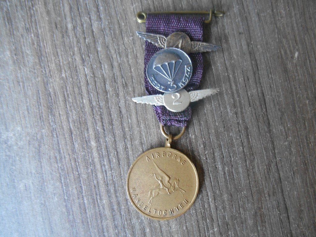 Airborne medaille 1 t/m 4, Ophalen of Verzenden, Landmacht, Nederland, Lintje, Medaille of Wings