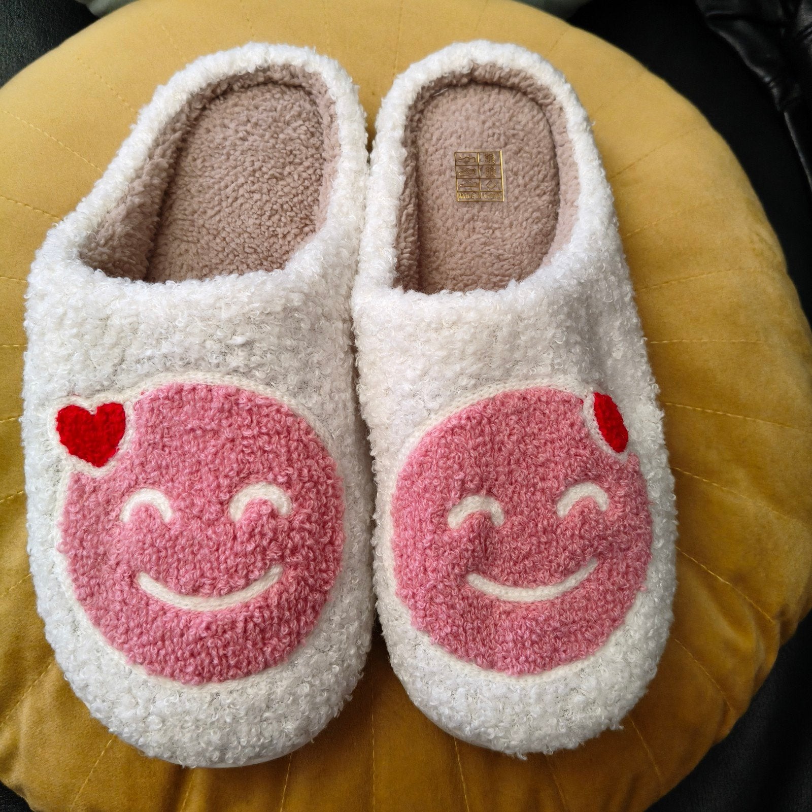 Nieuwe pantoffels met smiley en hartje, Kleding | Dames, Verzenden, Nieuw, Wit, Pantoffels of Sloffen
