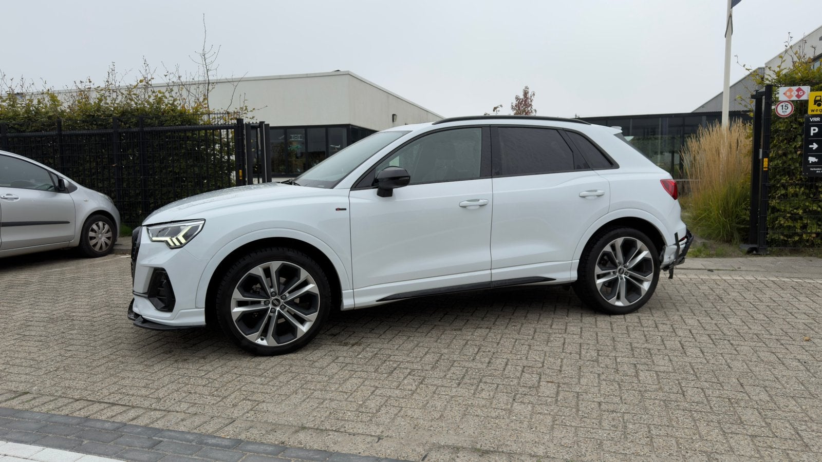 Foto 3 van Audi Q3 35 Tfsi 150pk S Tronic 2020 W Panodak Achter Schade