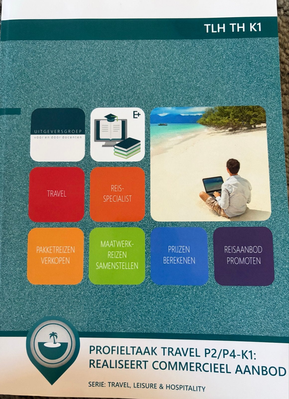 Profieltaak Travel P2/P4-K1: Realiseert Commercieel Aanbod, Ophalen of Verzenden, Zo goed als nieuw, MBO