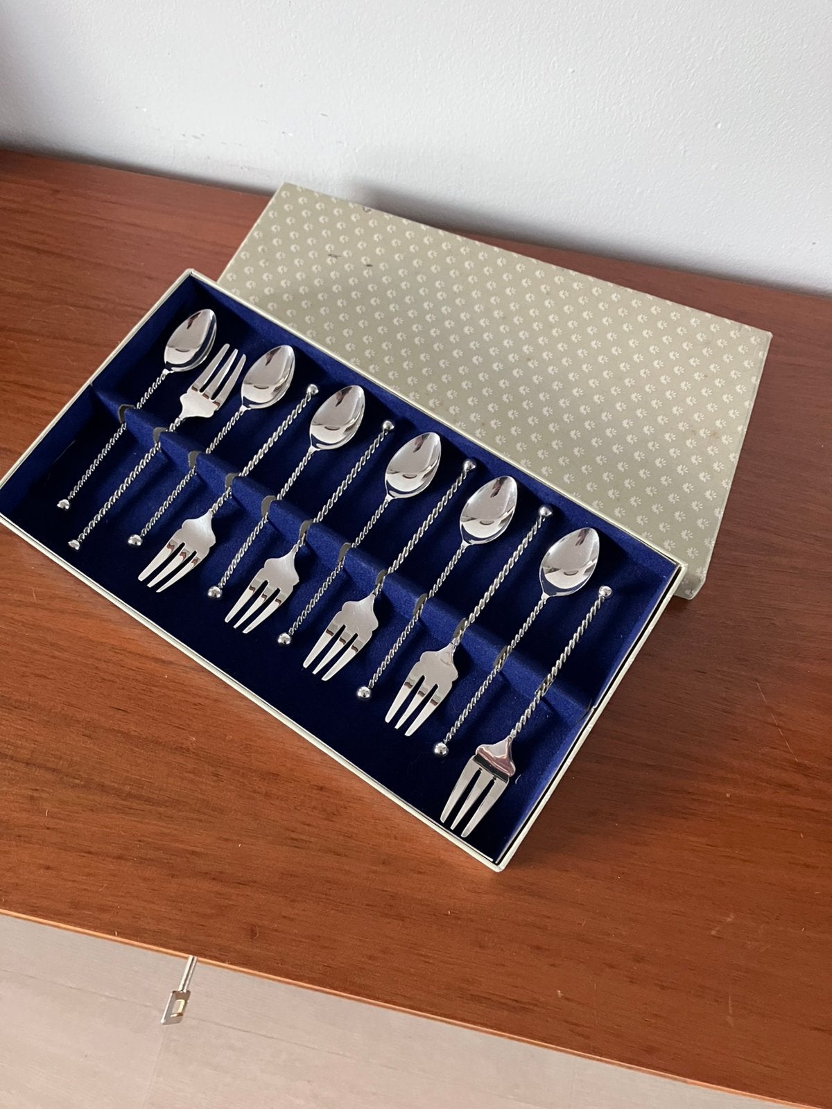 Vintage verzilverde theelepel- en taartvorkenset (12-delig), Antiek en Kunst, Ophalen of Verzenden, Zilver