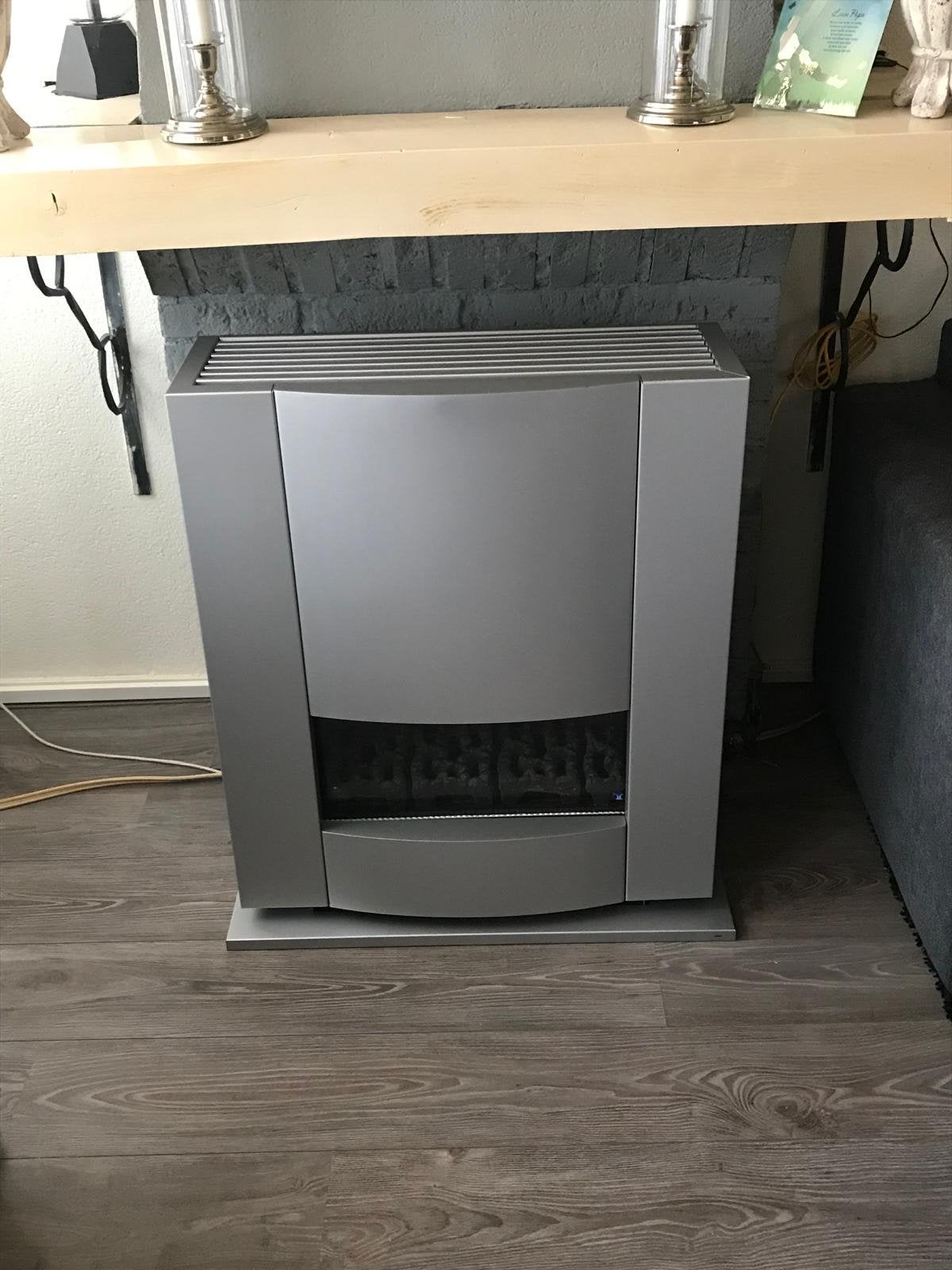Moderne Gaskachel - Zilverkleurig en Vrijstaand, Huis en Inrichting, Kachels, Ophalen, Gebruikt, Gas, Vrijstaand