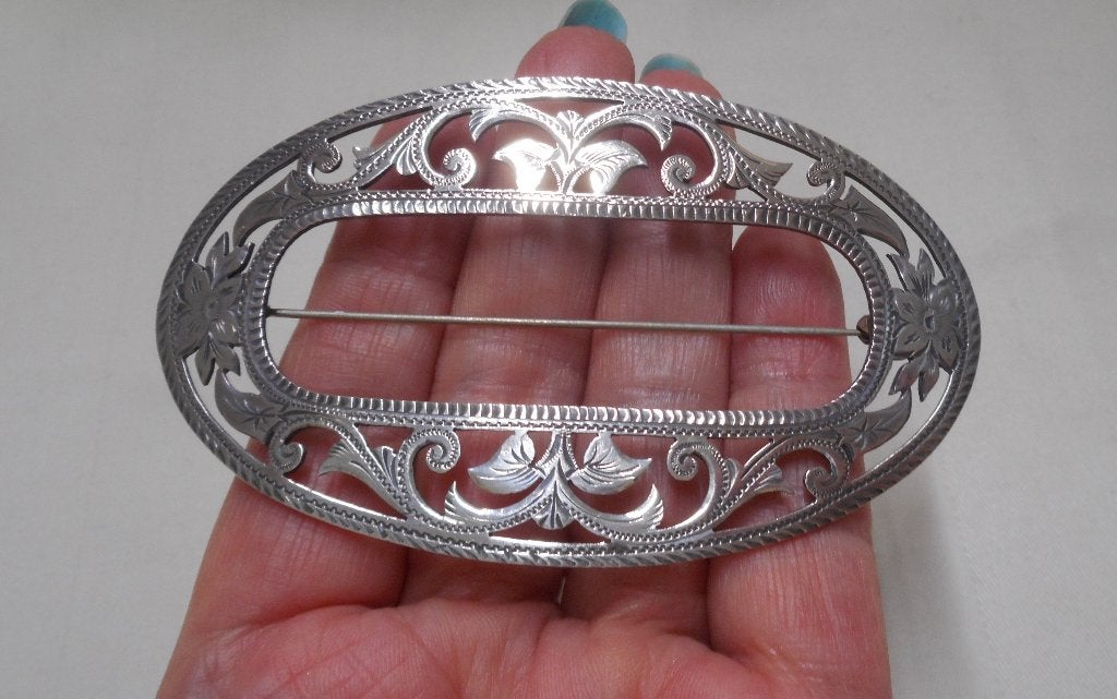 Antieke grote zilveren Engelse broche uit 1897 nr.825