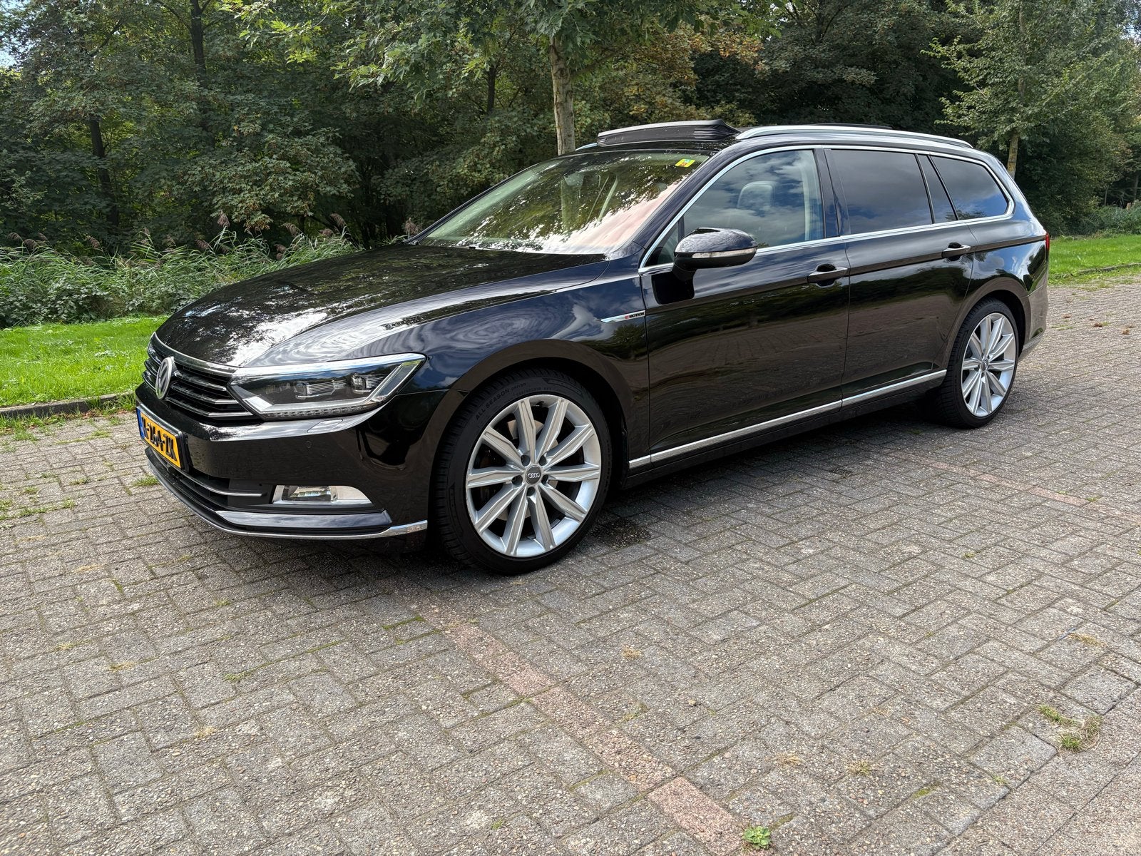 Volkswagen Passat BiTDI |307 PK | FULL OPTIONS, Automaat, Zwart, 4 cilinders, Zwart