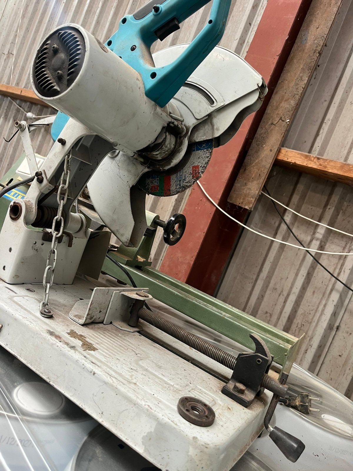 Makita doorslijpmachine voor metaal., Ophalen, Decoupeerzaag, Zo goed als nieuw, 30 tot 70 mm