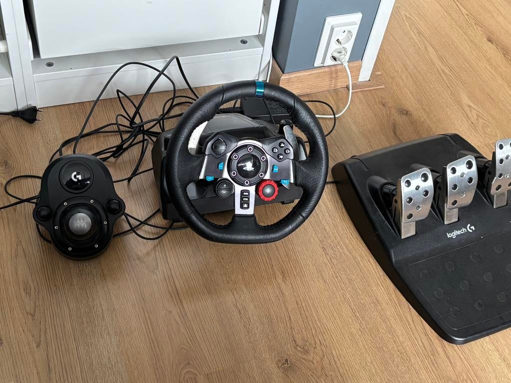 G29 force feedback wheel. Inclusief stickshifter en pedalen, Ophalen, Zo goed als nieuw