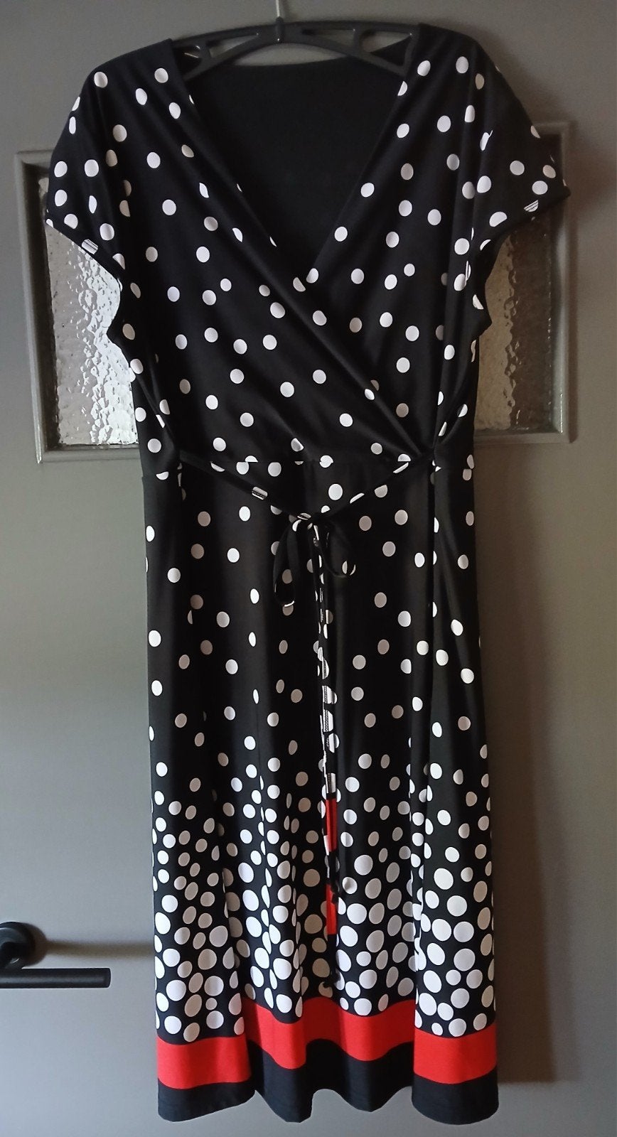 zwarte witte jurk polkadot maat 42, Ophalen of Verzenden, Zo goed als nieuw, Maat 42/44 (L), Zwart