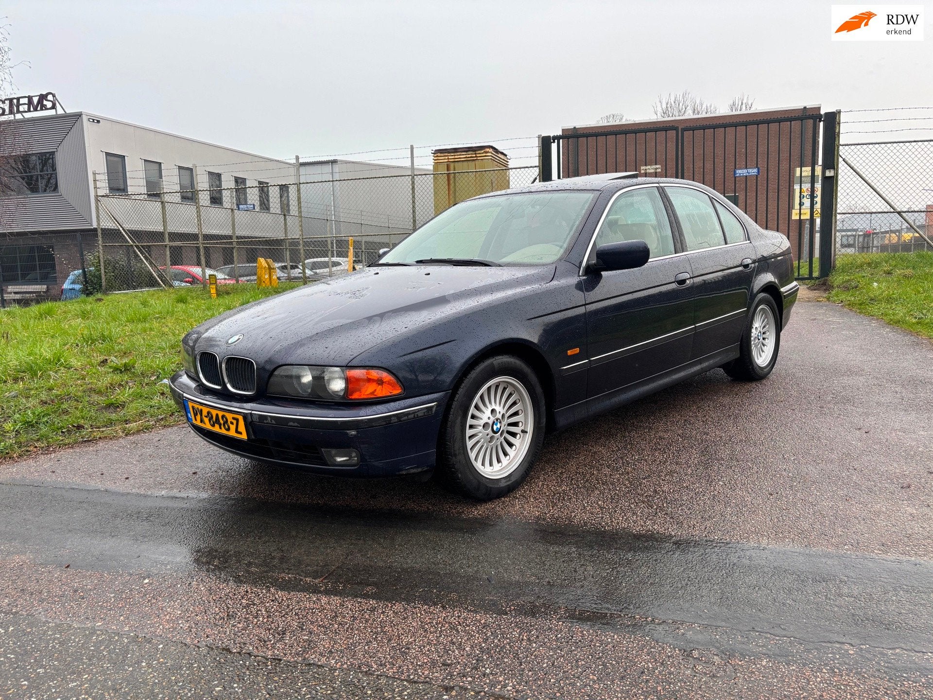 BMW 5-serie 523i Sedan Automaat Airco! Apk! Nap!, Auto's, Achterwielaandrijving, Gebruikt, Beige, 2494 cc