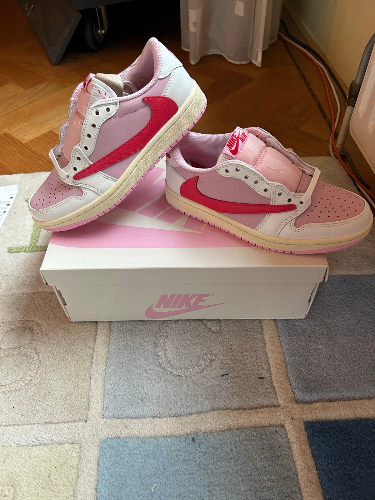 Nike Air Jordan 1 Low Travis Scott Pink - Maat 37,5, Verzenden, Nieuw, Roze, Sneakers of Gympen