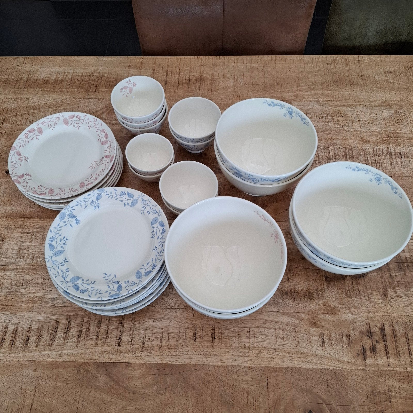 Royal Boch servies blauw/roze., Antiek en Kunst, Ophalen