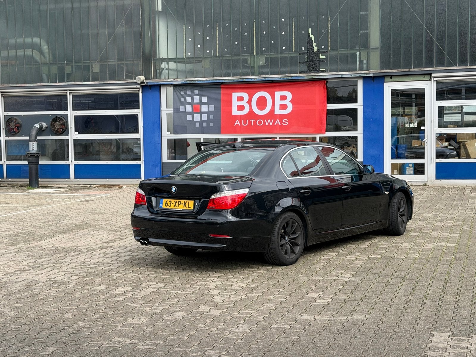 BMW 5-Serie 3.0 I 525 AUT 2007 Zwart, Auto's, Achterwielaandrijving, 2000 kg, 1505 kg, Origineel Nederlands