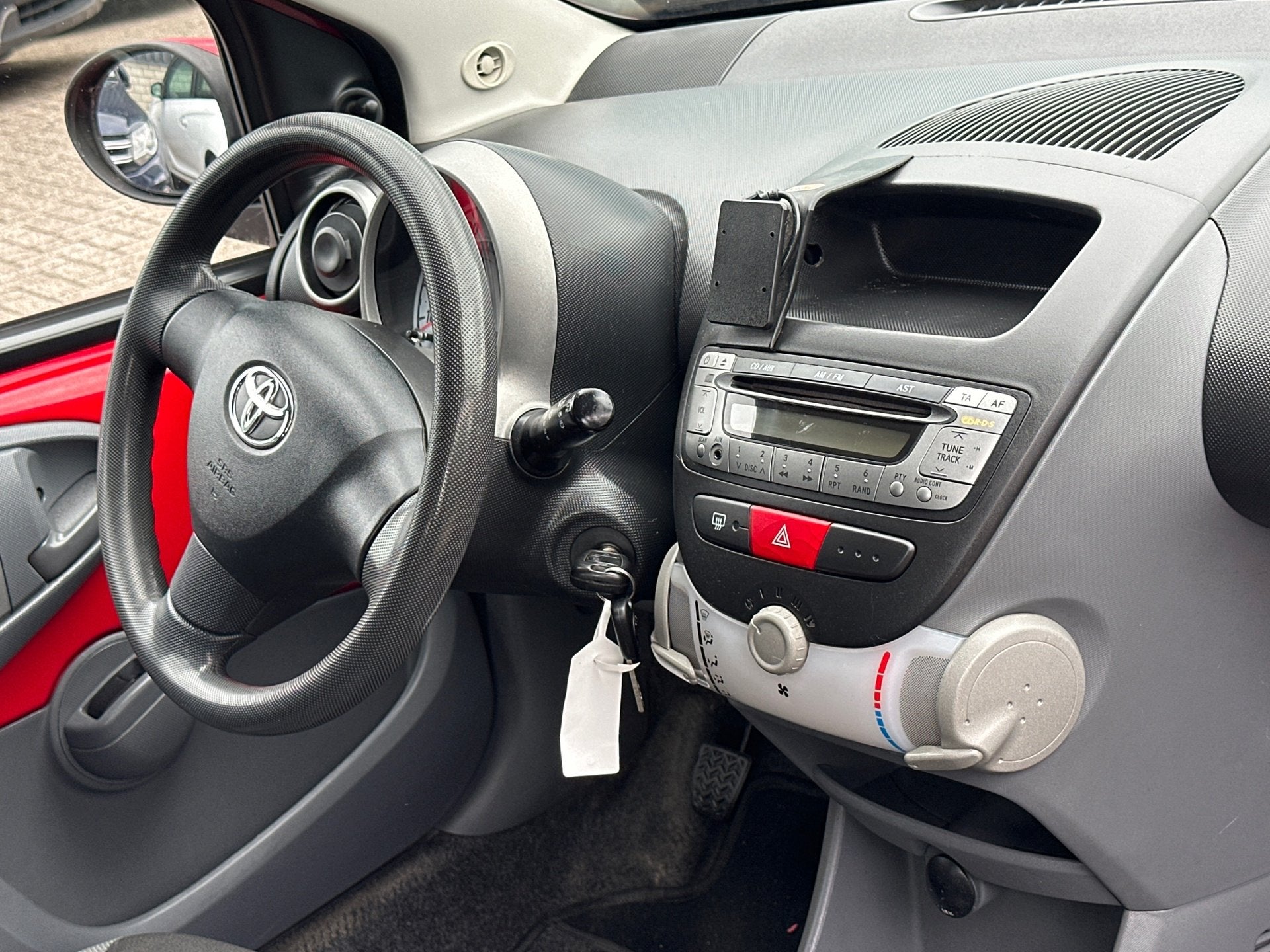 Foto 2 van Toyota Aygo 1.0-12V + Elektrische Ramen 5d Nieuwe Apk