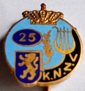 K.N.Z.V-jubileumspeld met kroon (25 jaar), Verzamelen, Ophalen of Verzenden, Zo goed als nieuw, Overige onderwerpen, Speldje of Pin
