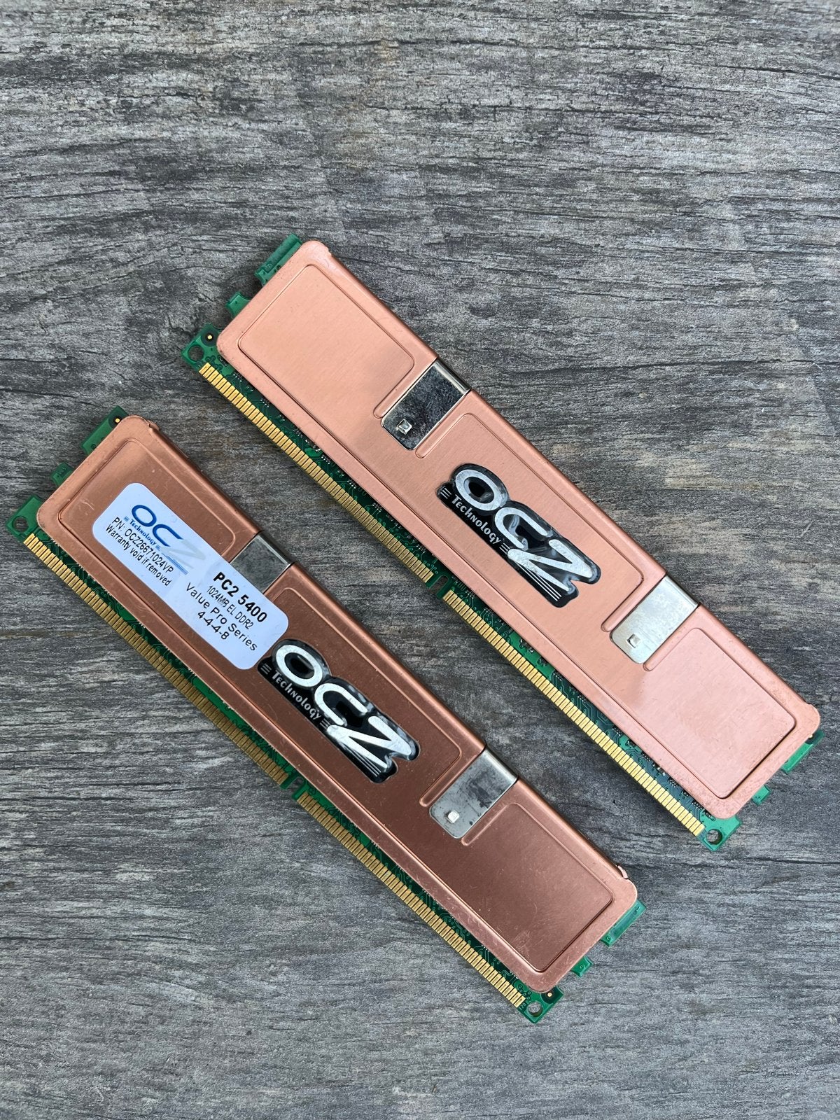 OCZ PC2 5400 DDR2 RAM Geheugen 1024MB (2 stuks), Ophalen of Verzenden, Gebruikt, DDR2, Server