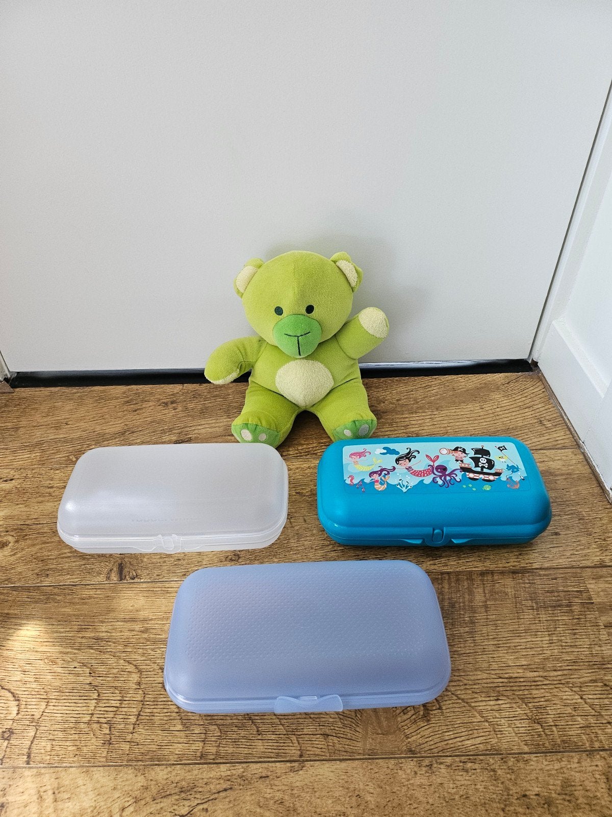 * Tupperware nieuwe gekleurde lunchbox/ lunchtrommel bakje, Huis en Inrichting, Ophalen of Verzenden, Nieuw, Overige kleuren, Overige typen