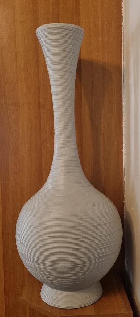 Mooie licht grijze hoge vaas 82 cm hoog, Overige materialen, Overige kleuren, Ophalen of Verzenden, Zo goed als nieuw