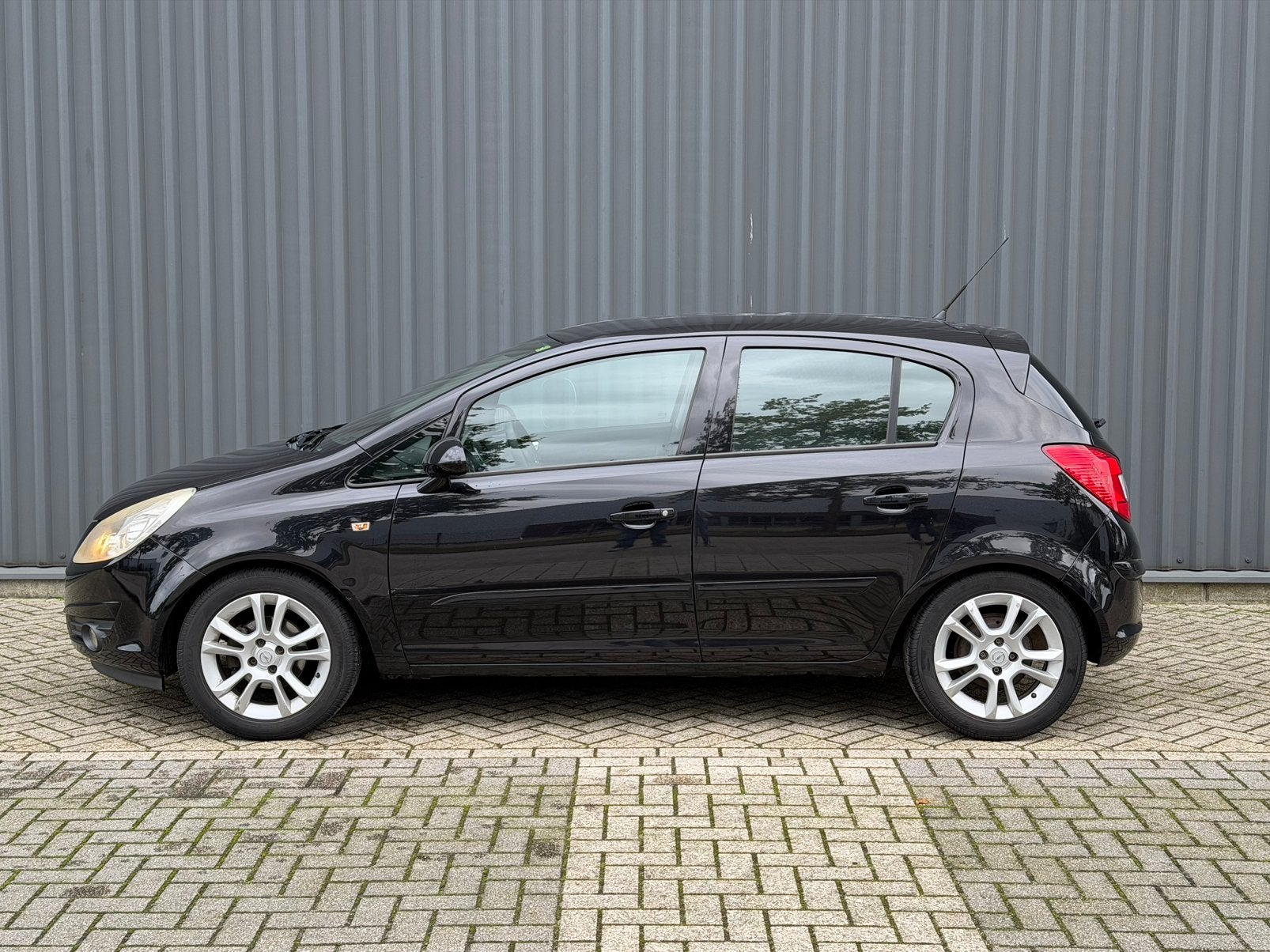 Opel Corsa 1.4 16V 5D WR Zwart Fietsdrager, Auto's, Voorwielaandrijving, 1063 kg, 4 cilinders, Origineel Nederlands
