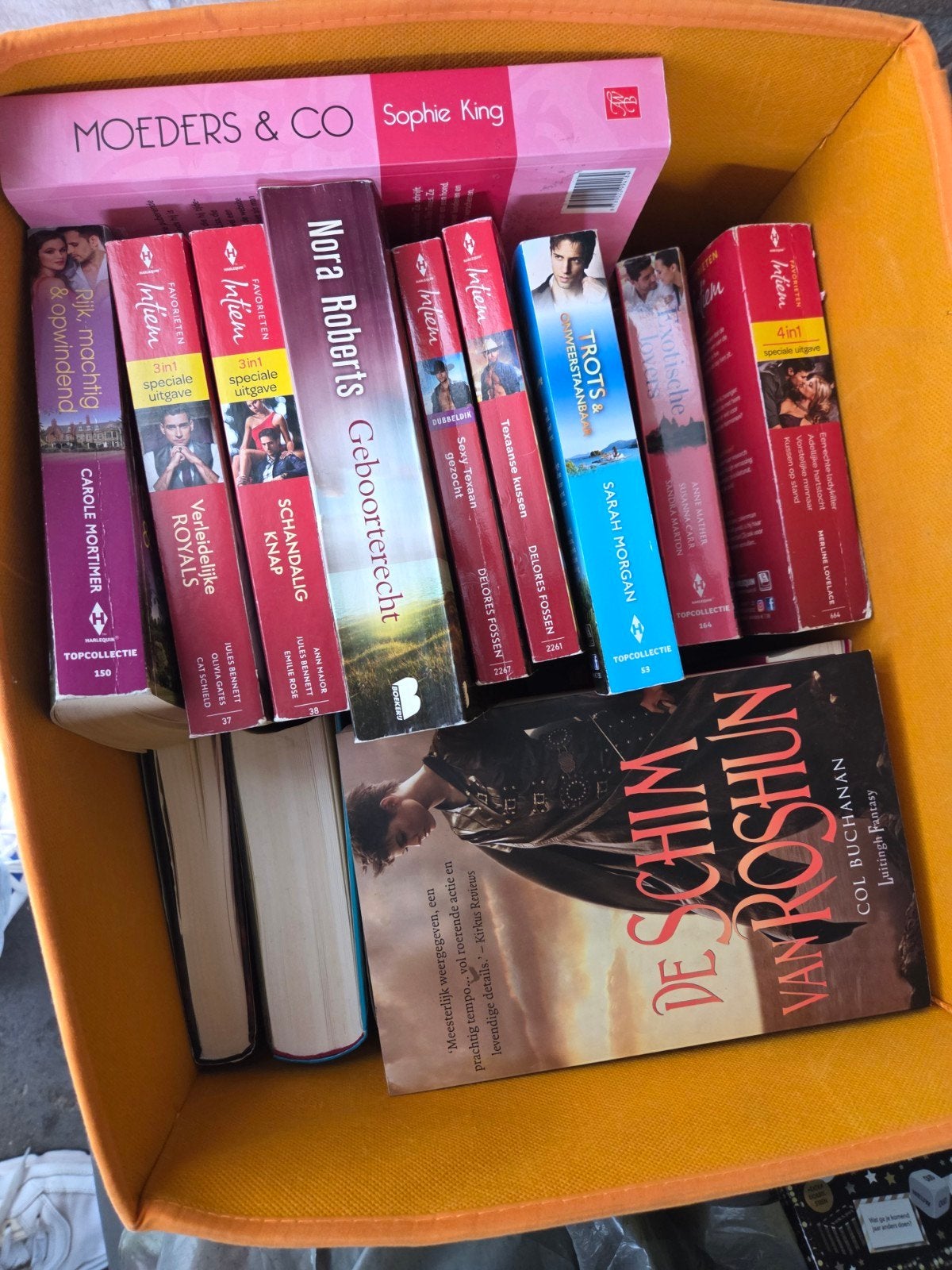 Doos vol romans: Nora Roberts, Carole Mortimer en meer, Boeken, Romans, Ophalen of Verzenden