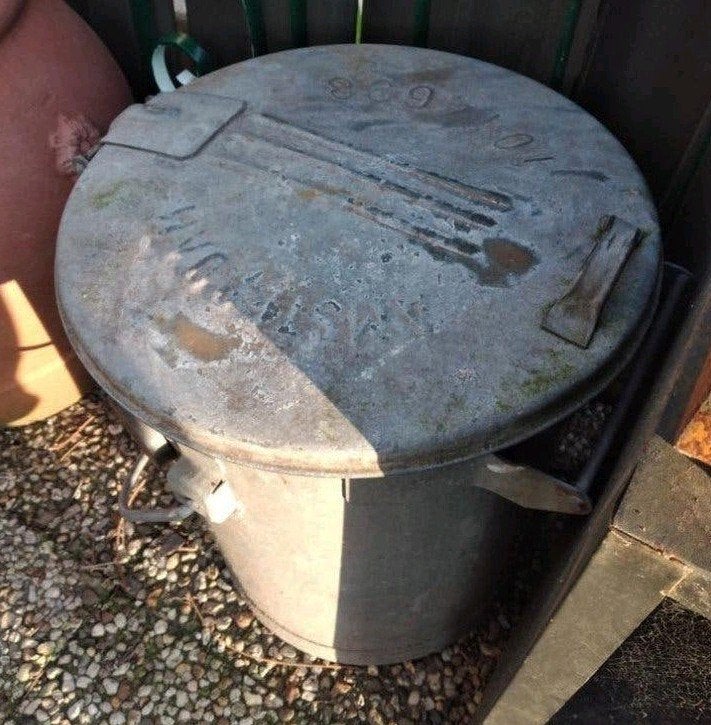 Oude metalen ton met deksel, Ophalen of Verzenden