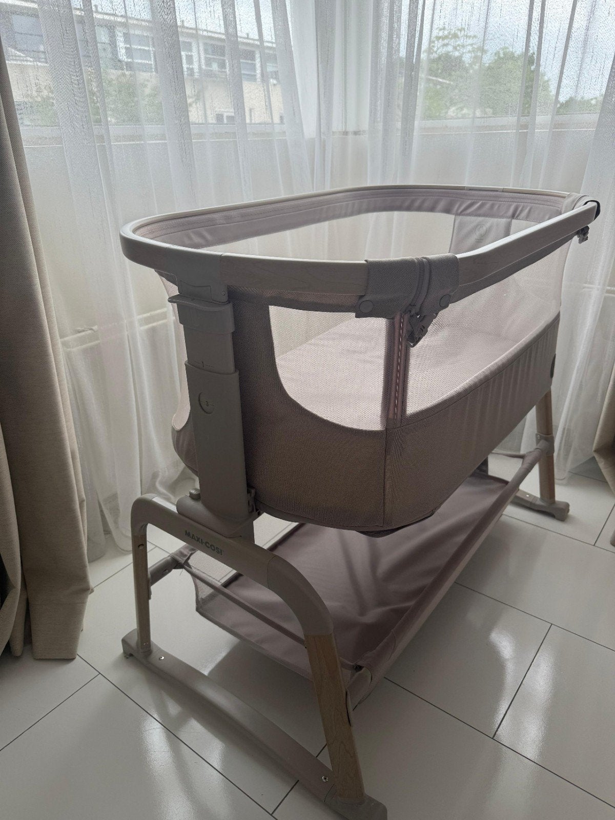 Maxi-Cosi Iora Air Co-Sleeper Beige + Matrashoes, Ophalen, Zo goed als nieuw, Wieg