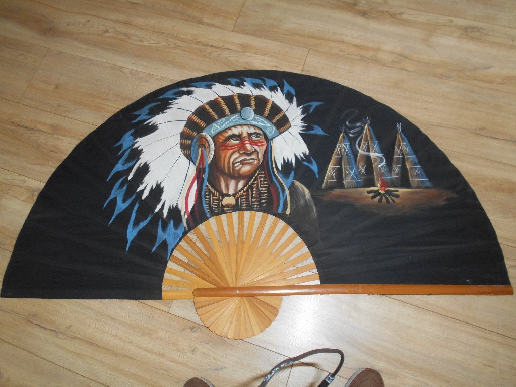 Idiaan op waaier doek, Gebruikt, Wandhanger, Meerkleurig, Textiel