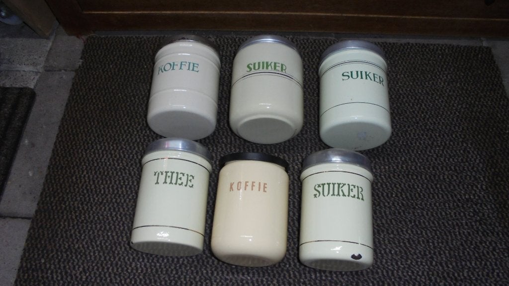 diverse creme emaille bussen, Ophalen